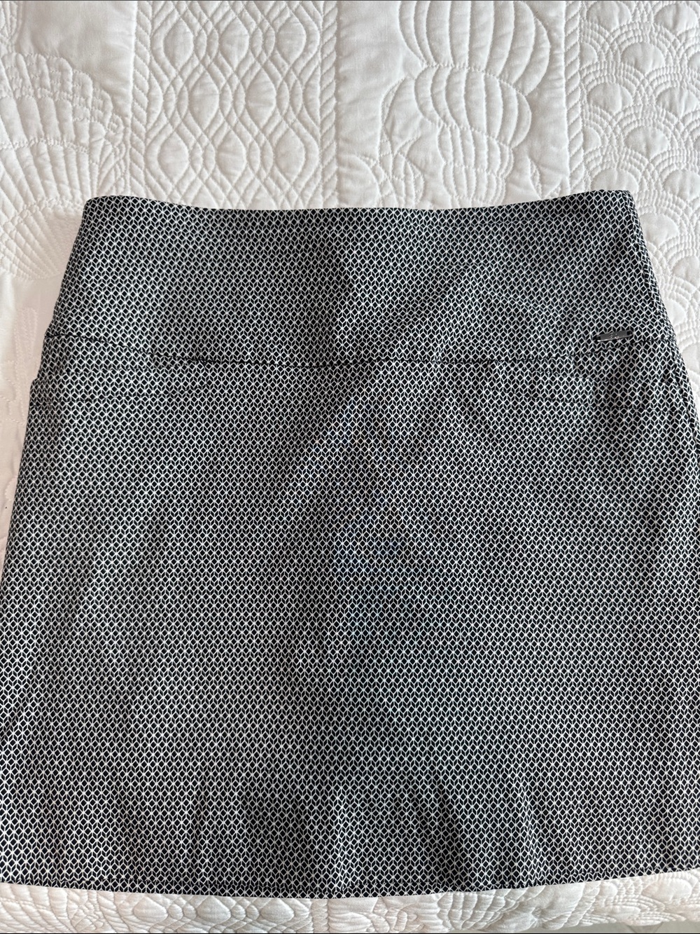 S.C.&CO.Women's Black and White Patterned Straight Skirt